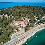 Katarina With Sea View And Private Boat Berth, Πανσιόν Mali Lošinj