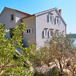 Katarina With Sea View And Private Boat Berth, Πανσιόν Mali Lošinj