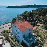 Katarina With Sea View And Private Boat Berth, Πανσιόν 3*