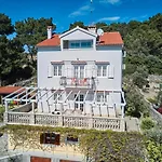 Πανσιόν Katarina With Sea View And Private Boat Berth, Mali Lošinj