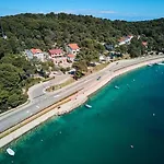 Katarina With Sea View And Private Boat Berth, Πανσιόν Mali Lošinj