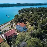 Katarina With Sea View And Private Boat Berth, Πανσιόν