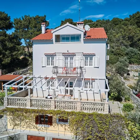 Affittacamere Katarina With Sea View And Private Boat Berth, Mali Lošinj