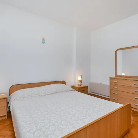 Katarina With Sea View And Private Boat Berth, 3* Mali Lošinj