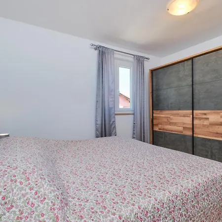 House Katarina With Sea View And Berth,