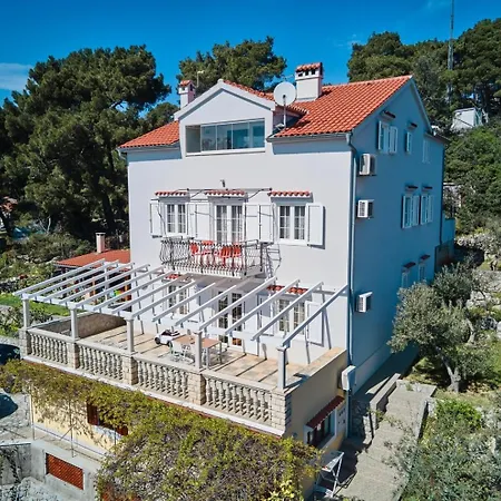 Katarina With Sea View And Private Boat Berth, Πανσιόν 3*