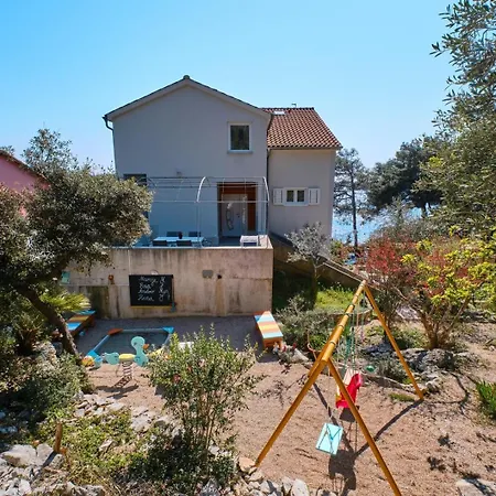Πανσιόν Katarina With Sea View And Private Boat Berth, Mali Lošinj