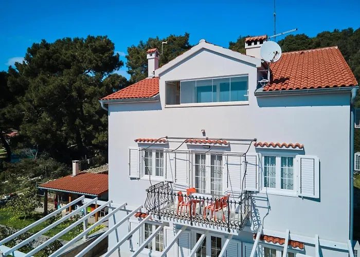 House Katarina With Sea View And Berth, 3* Мали-Лошинь