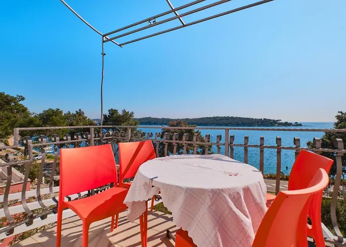 House Katarina With Sea View And Berth, 3* Мали-Лошинь