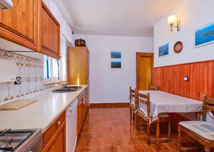 Гостевой дом House Katarina With Sea View And Berth, Мали-Лошинь