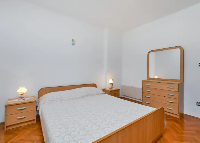 House Katarina With Sea View And Berth, 3* Мали-Лошинь