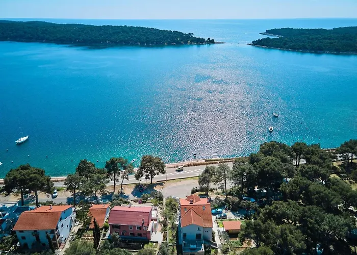 House Katarina With Sea View And Berth, Гостевой дом 3*