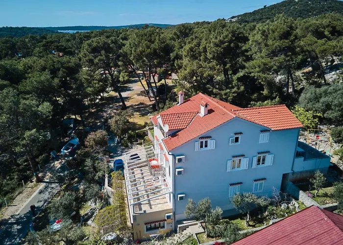 House Katarina With Sea View And Berth, Мали-Лошинь