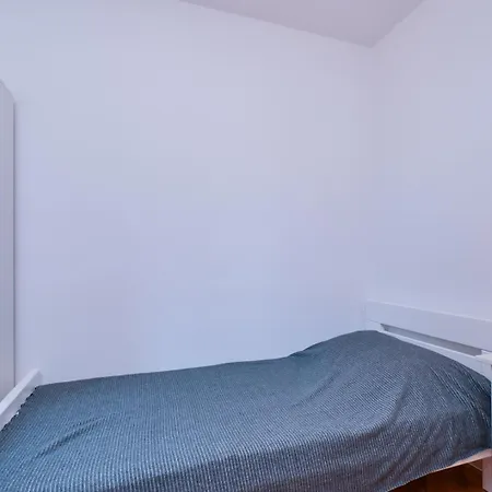 House Katarina With Sea View And Berth, Gæstehus 3*