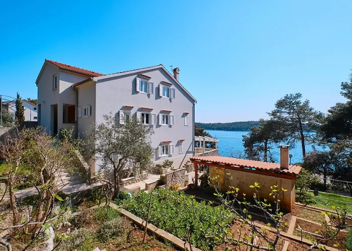 House Katarina With Sea View And Berth, Pensjonat Mali Lošinj