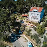 Katarina With Sea View And Private Boat Berth, Pensjonat