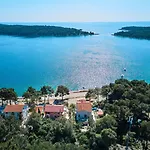 Pensjonat Katarina With Sea View And Private Boat Berth, 3*