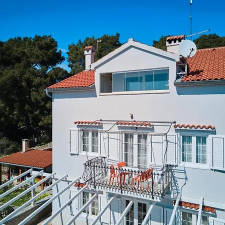 Katarina With Sea View And Private Boat Berth, 3* Mali Losinj