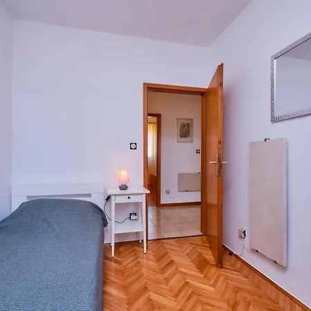 Guest house Katarina With Sea View And Private Boat Berth, Mali Losinj