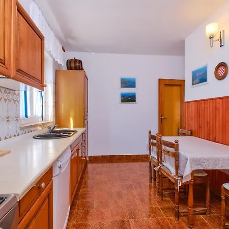 Guest house Katarina With Sea View And Private Boat Berth, Mali Losinj