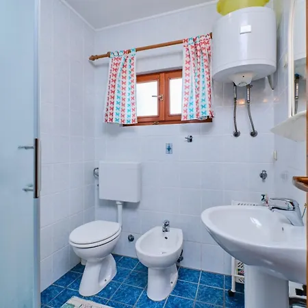 Guest house Katarina With Sea View And Private Boat Berth, Mali Losinj