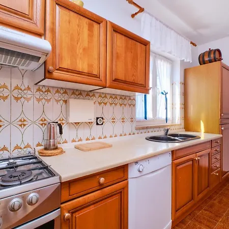 Guest house Katarina With Sea View And Private Boat Berth, Mali Losinj