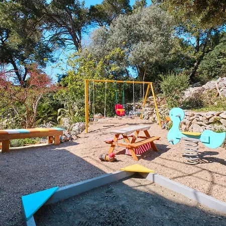 Guest house Katarina With Sea View And Private Boat Berth, Mali Losinj