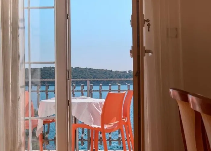 House Katarina With Sea View And Berth, 木洛希尼