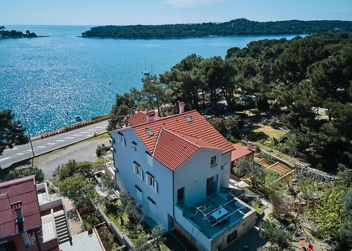 House Katarina With Sea View And Berth, 招待所 3*