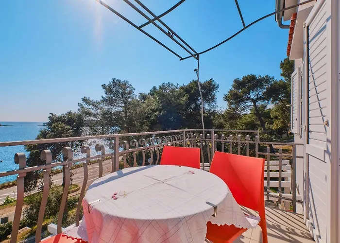 House Katarina With Sea View And Berth, 3*