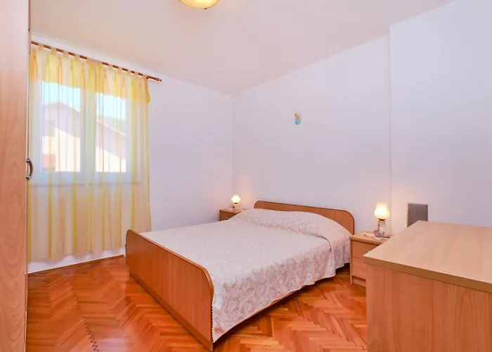 House Katarina With Sea View And Berth,