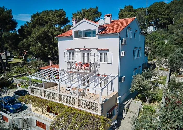 House Katarina With Sea View And Berth, 招待所 3*