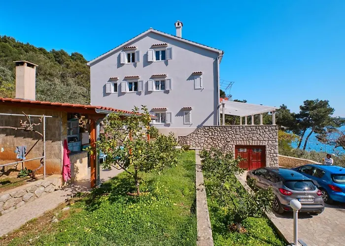 House Katarina With Sea View And Berth,